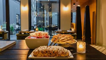 Desayuno buffet (EUR 20.95 por persona)