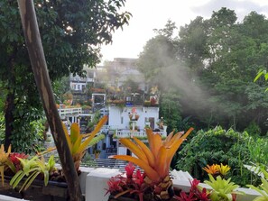 Dhonavanit | Terrace/patio