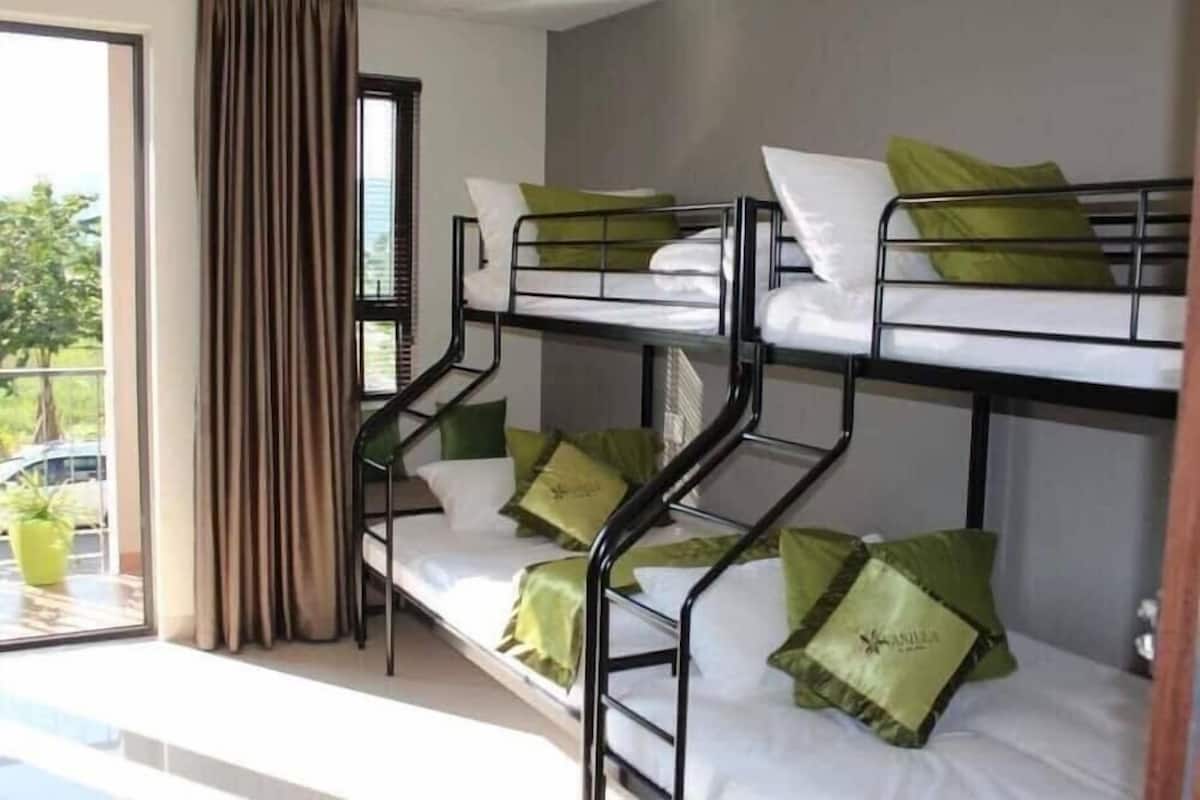 Habitación familiar (Superior) | Artículos del minibar gratis y caja de seguridad en la habitación