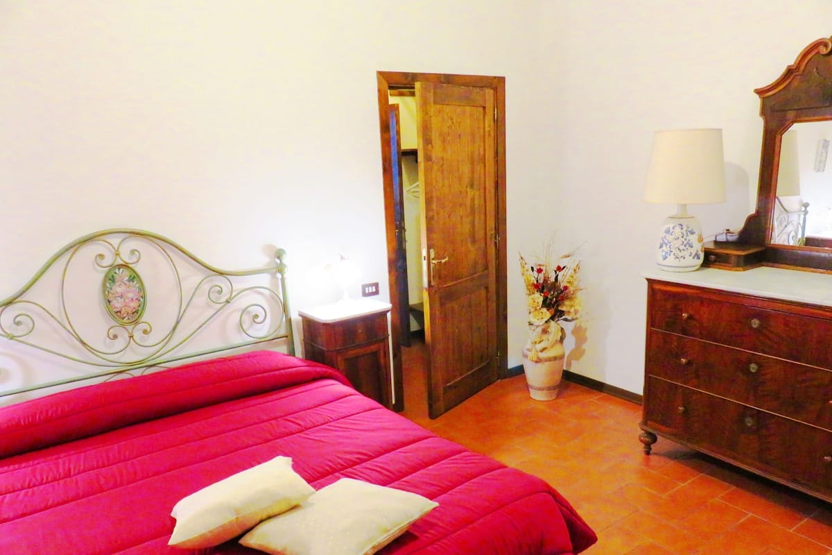 5 dormitorios, ropa de cama de alta calidad, caja fuerte y escritorio