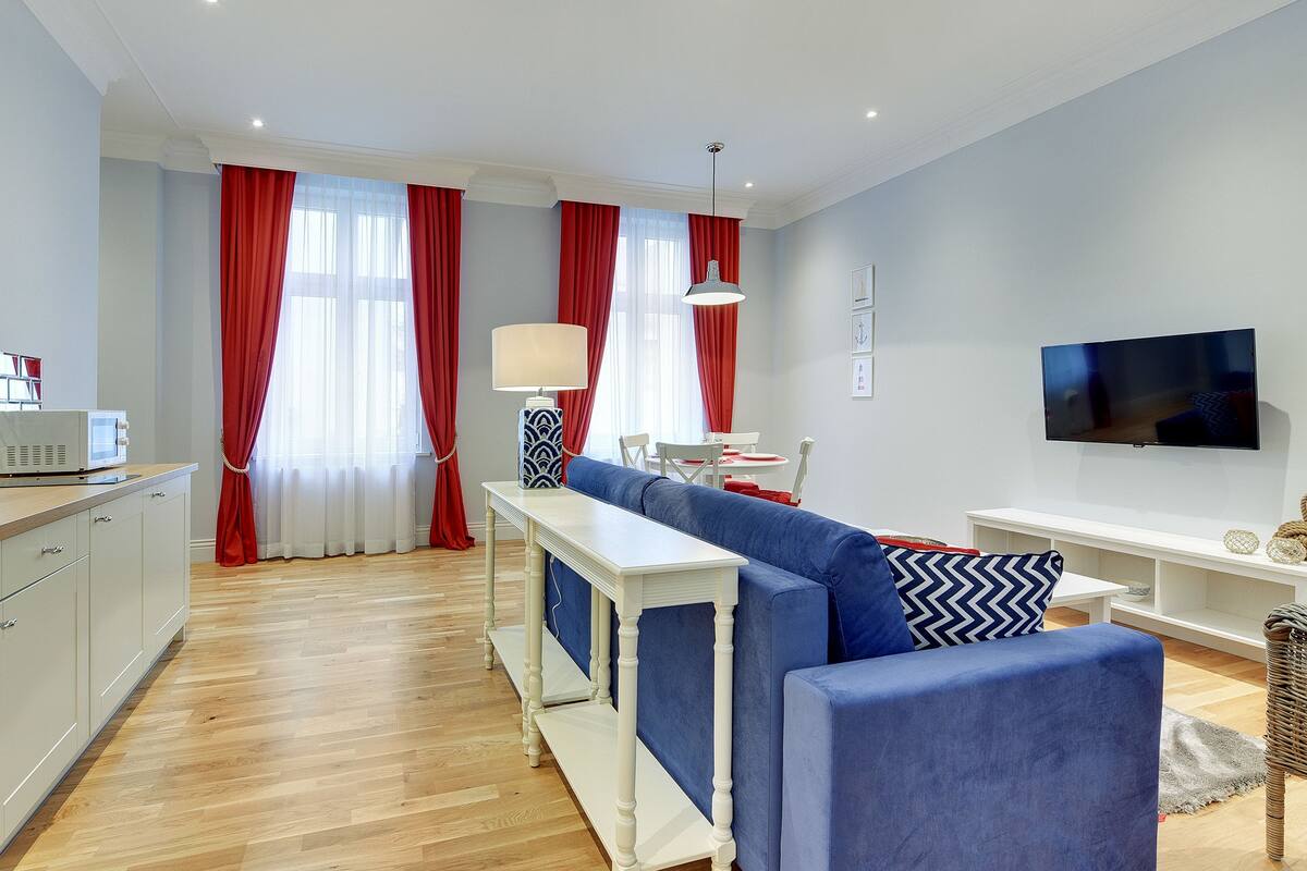 Deluxe appartement, 1 slaapkamer (max. 4 adults) | Woonruimte | Flatscreentelevisie