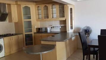 Apartment, 1 Bedroom, Kitchen | Private kitchen | Fridge, microwave, oven, electric kettle