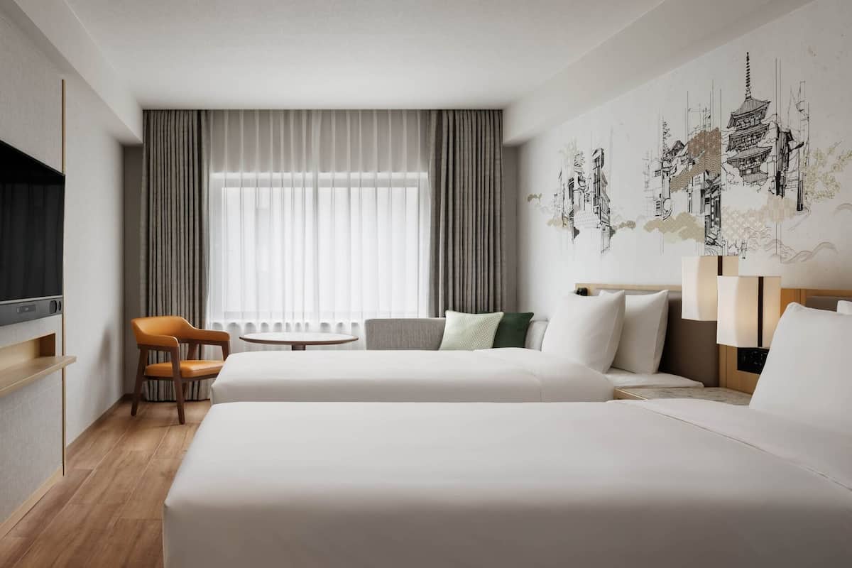 Premium bedding, in-room safe, blackout curtains, soundproofing