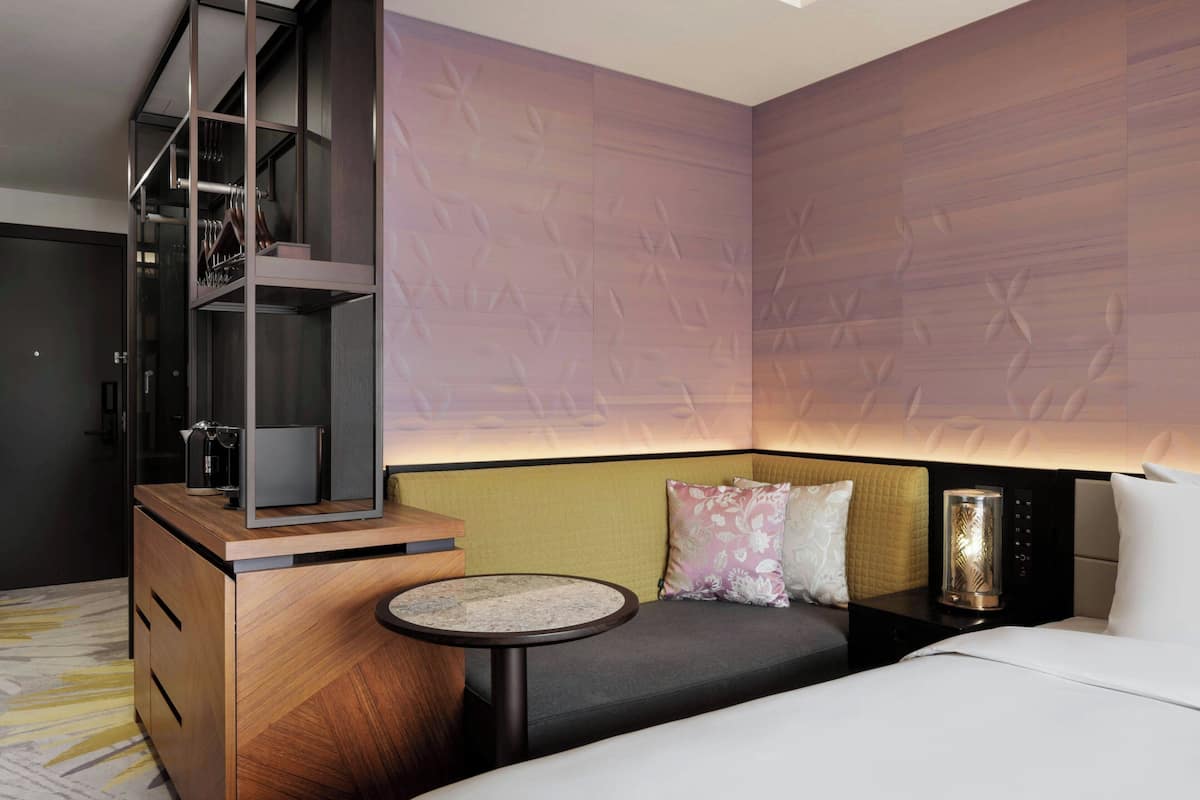 ห้องพัก, เตียงคิงไซส์ 1 เตียง, ปลอดบุหรี่ (1 Wide King Bed) | เครื่องนอนระดับพรีเมียม, ตู้นิรภัยในห้องพัก, ผ้าม่านกันแสง