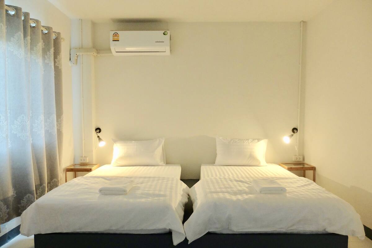 Twin Room | Desk, free WiFi