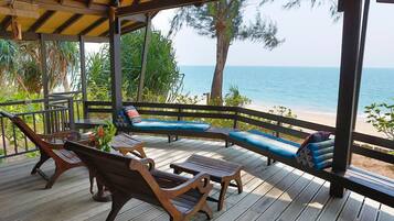 Seafront couples | Area keluarga