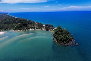 Private beach, beach umbrellas, beach towels, beach bar - Baba Ecolodge (Khura Buri)
