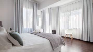 1 bedroom, individually decorated, individually furnished, desk