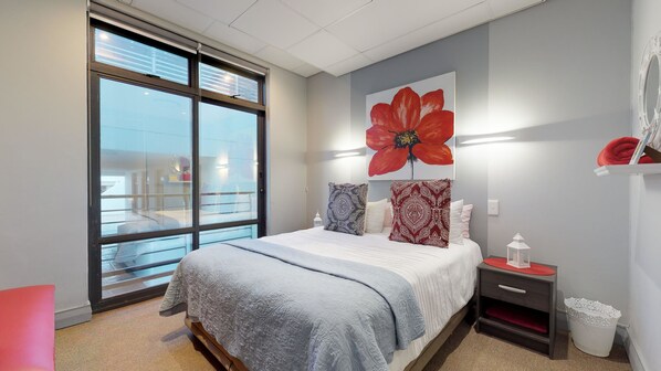 Exclusive Apartment | In-room safe, iron/ironing board, free WiFi, bed sheets - Eden on the Bay Studios (Cape Town)