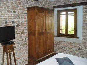 Premium bedding, desk, free WiFi, bed sheets