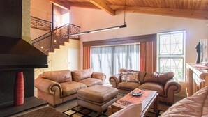 Unclassified image, 3 of 19, button - Clivia House, Gordons Bay (Cape Town)
