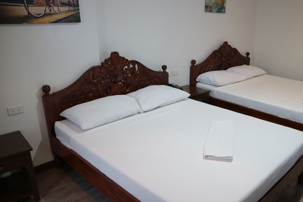 Escrivaninha, Wi-Fi de cortesia, roupa de cama