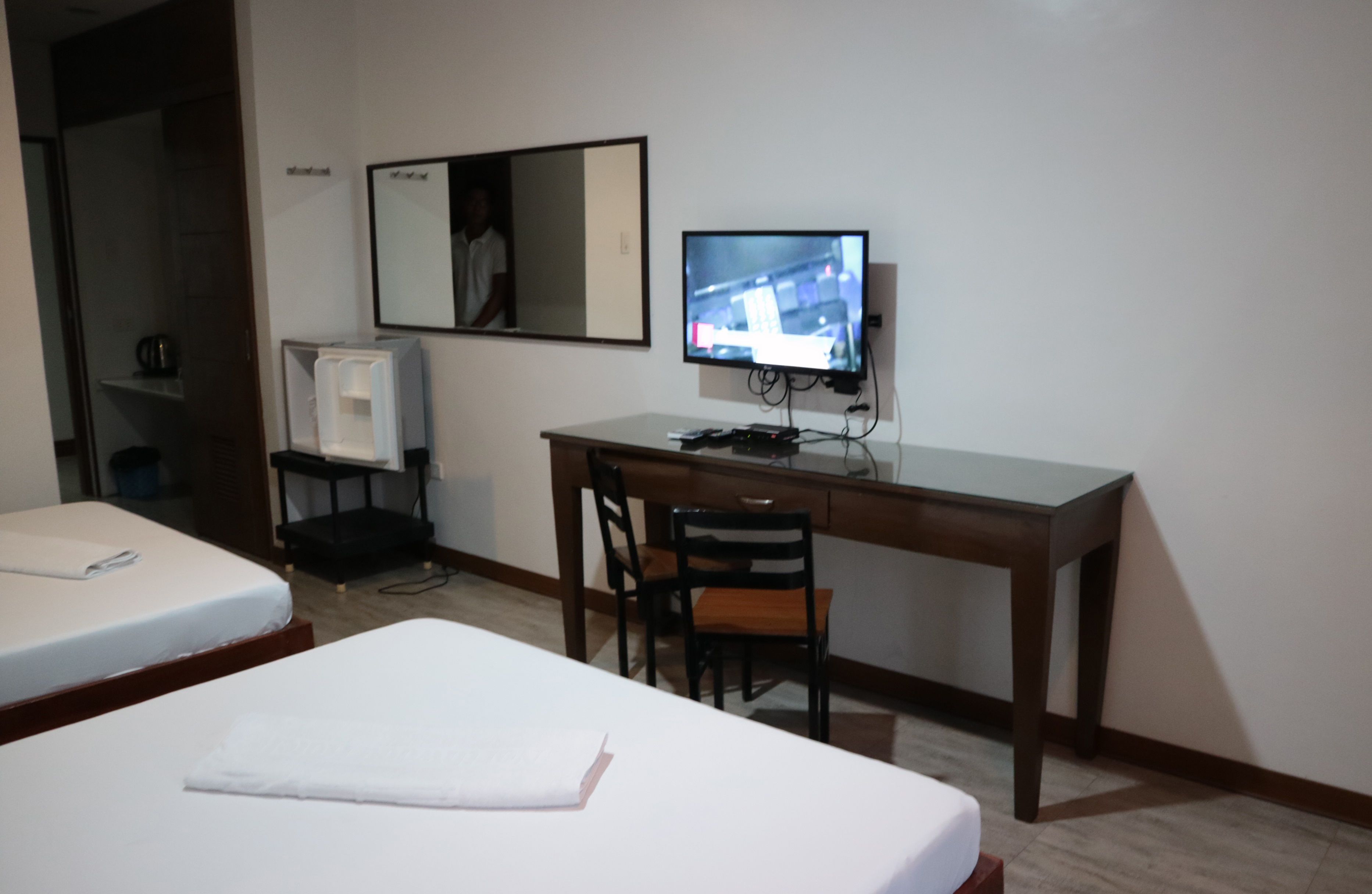 junior room | desk, free wifi, bed sheets