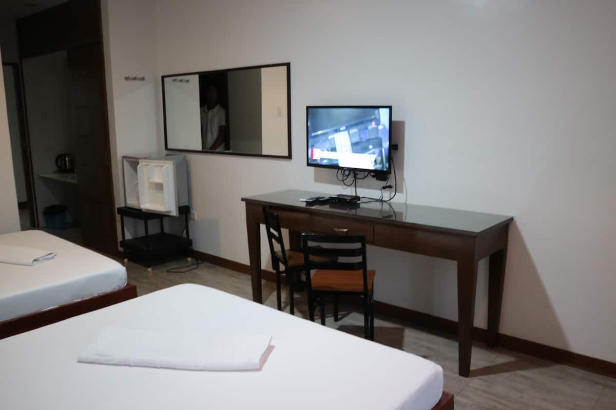 junior room | desk, free wifi, bed sheets