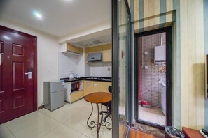 Quarto casal superior | Individualmente decorados, individualmente mobiliados, escrivaninha