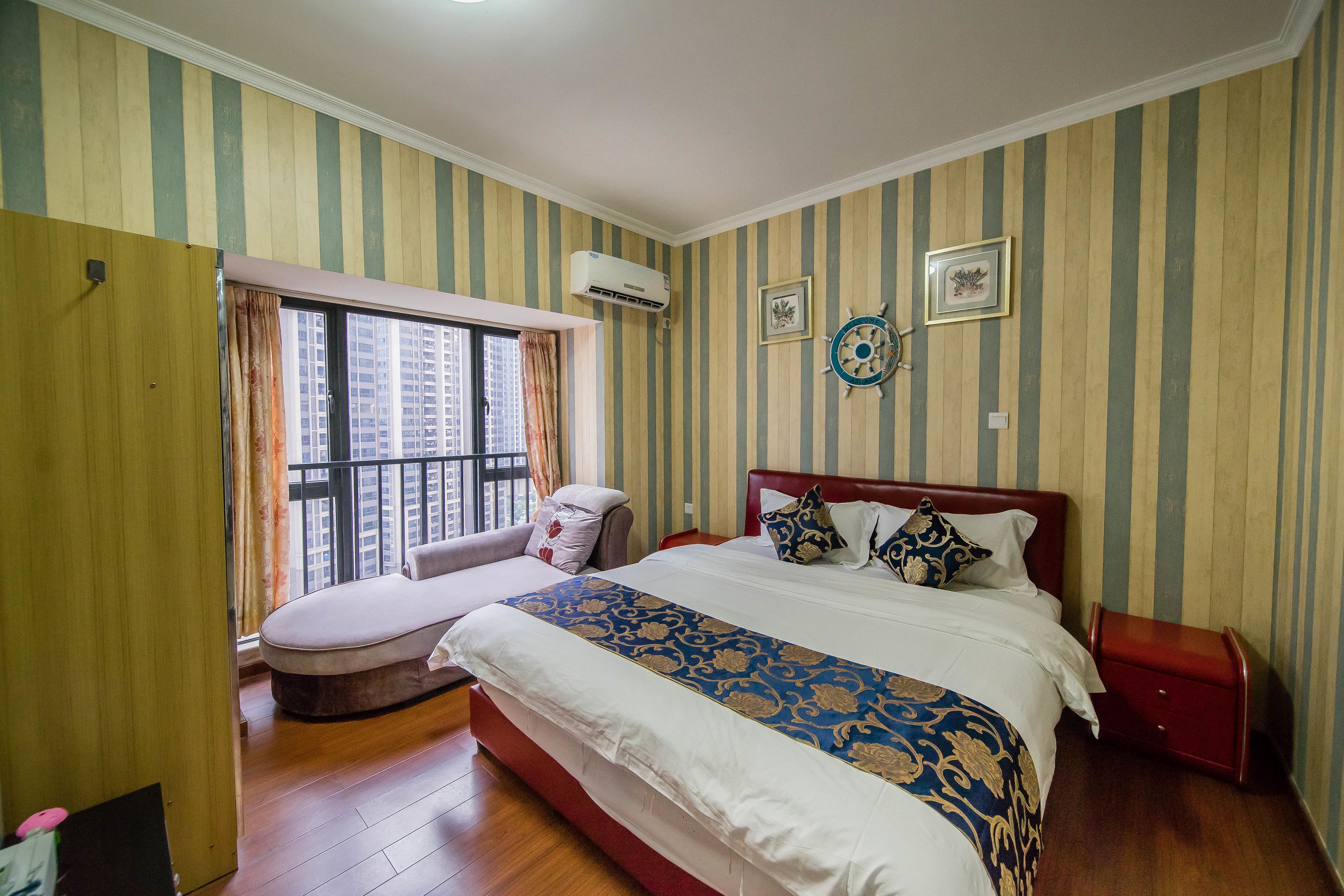 Quarto casal superior | Individualmente decorados, individualmente mobiliados, escrivaninha