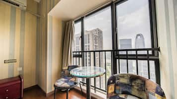 Dobbeltrom – signature | Individuelt dekorert, individuelt innredet og skrivebord