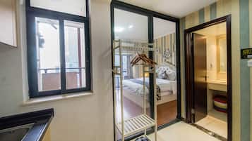 Kamar Double Khas | Didekorasi berbeda-beda dan dilengkapi dengan perabotan berbeda-beda