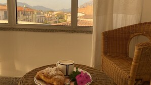 包含每日自助早餐