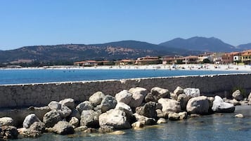 In Strandnähe, Sporttauchen, Kajakfahren, Motorbootfahrt