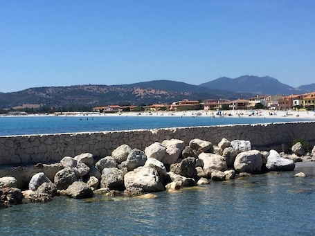 Una playa cerca, buceo, kayak, paseos en botes a motor. Hotel L'Ancora