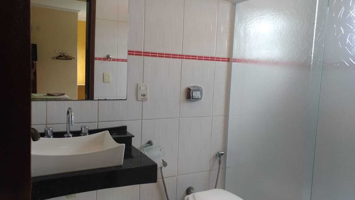 triplo standard | bathroom | shower, free toiletries, hair dryer, towels