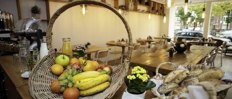 Kontinental frokost hver dag (EUR 15 per person)