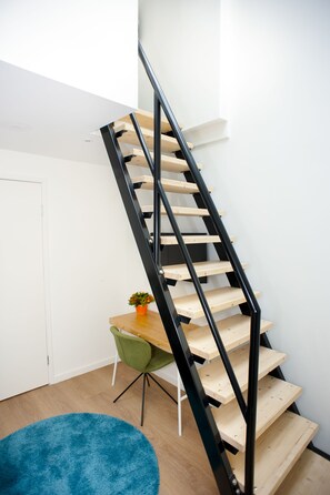 Kamar Double atau Twin, lantai mezzanine | Tangga