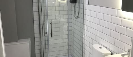 Double Room | Bathroom shower