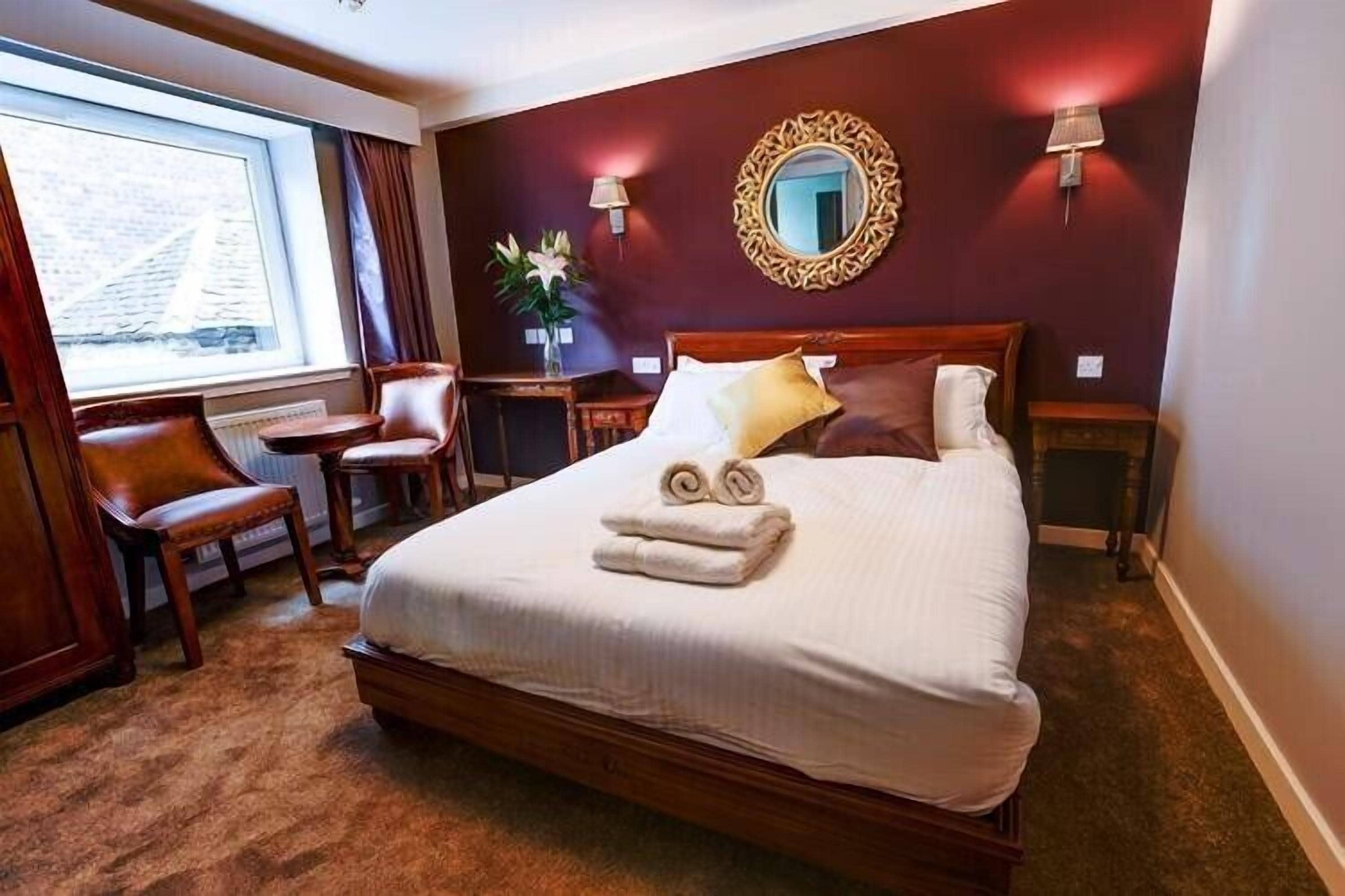classic double room | desk, free wifi, bed sheets