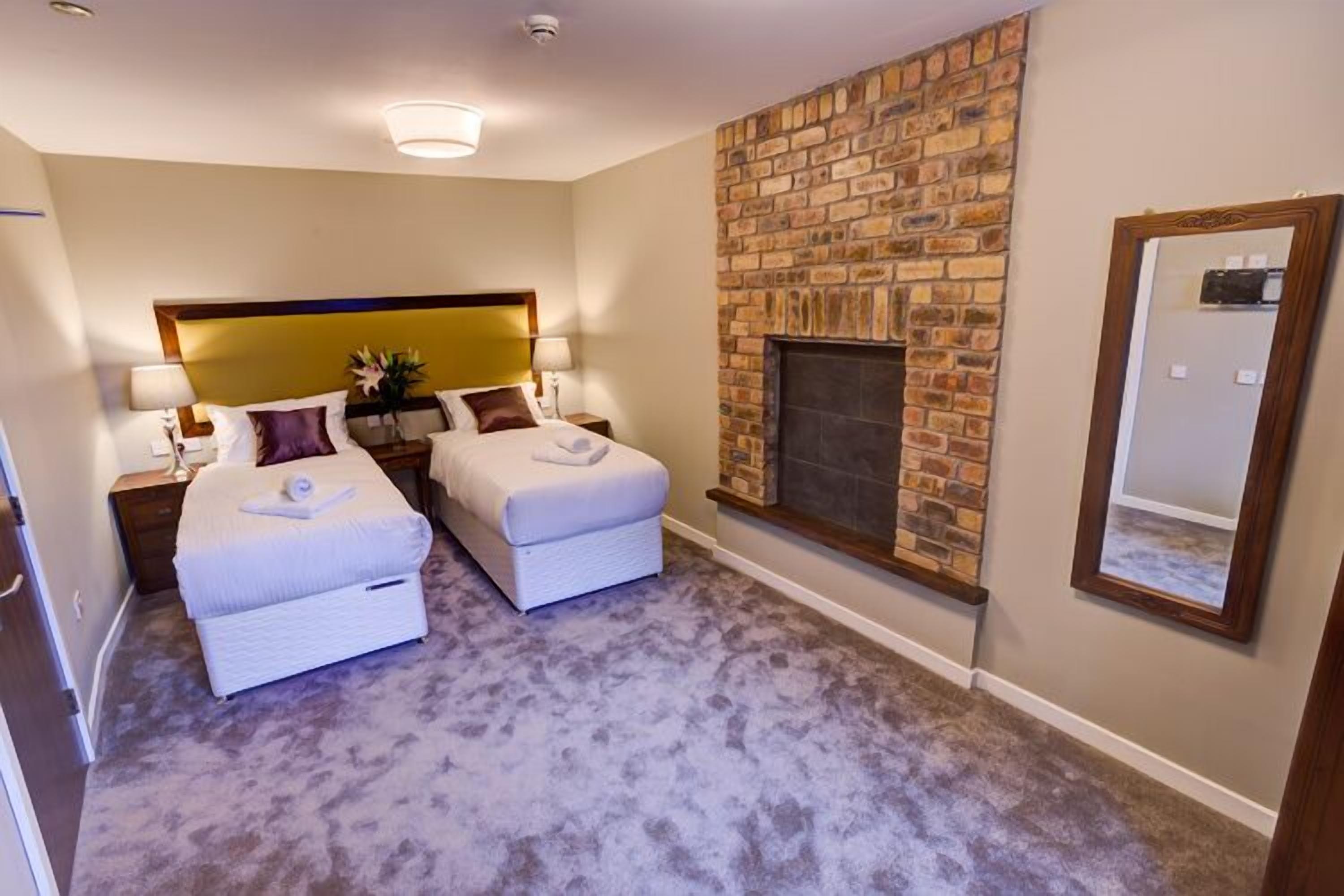 double or twin room | desk, free wifi, bed sheets