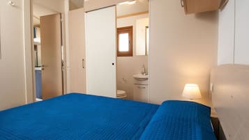 Mobile Home, 2 Bedrooms (Happy Holiday Home 2B) | Blackout drapes, free WiFi