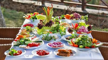 2 restaurants, breakfast, lunch, dinner served; Turkish cuisine