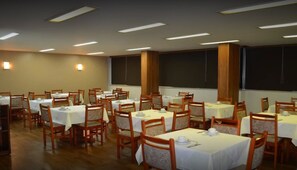 Desayuno bufé gratuito y diario