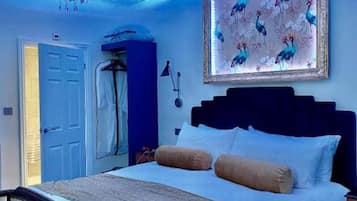 Habitación Premier doble, 1 cama de matrimonio grande, baño privado (Room4) | Tabla de planchar con plancha, wifi gratis, ropa de cama