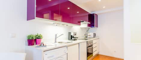 Superior Apartment, 1 Queen Bed, Balcony, City View (LS3) | Private kitchen