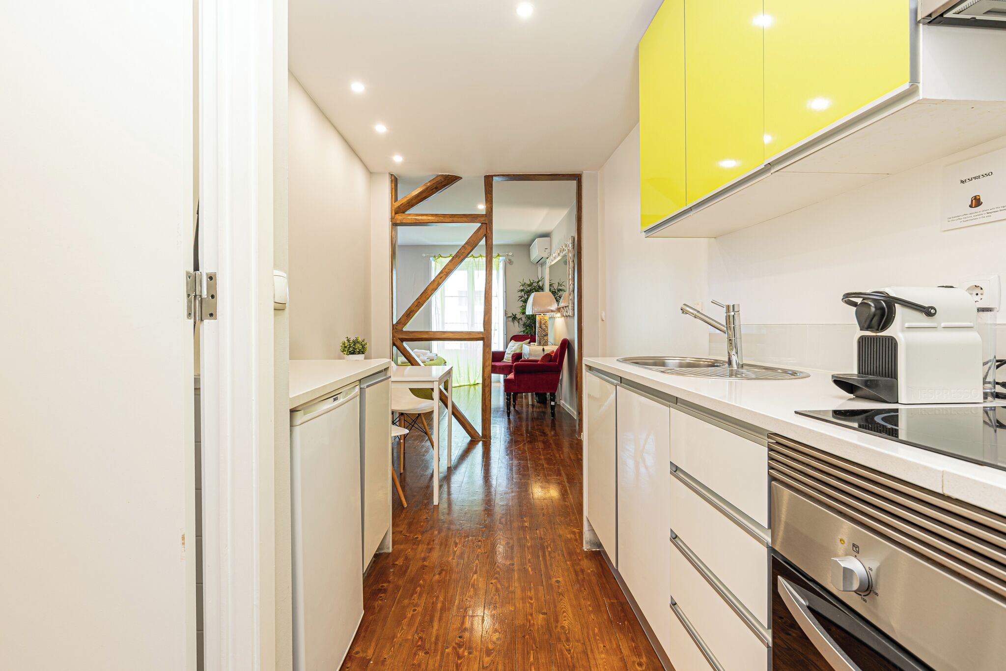 Standard Apartment, 1 Queen Bed, Air conditioning, City View (LS2) | Private kitchen