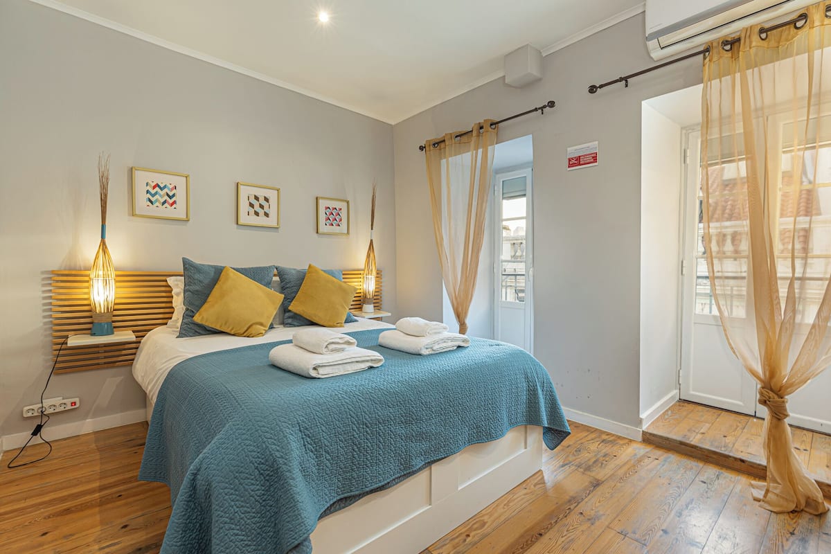 Premium Apartment, 1 Queen Bed with Sofa bed, Balcony, City View (LS4) | 1 bedroom, individually decorated, individually furnished