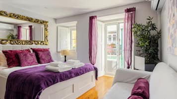 Superior Apartment, 1 Queen Bed, Balcony, City View (LS3)