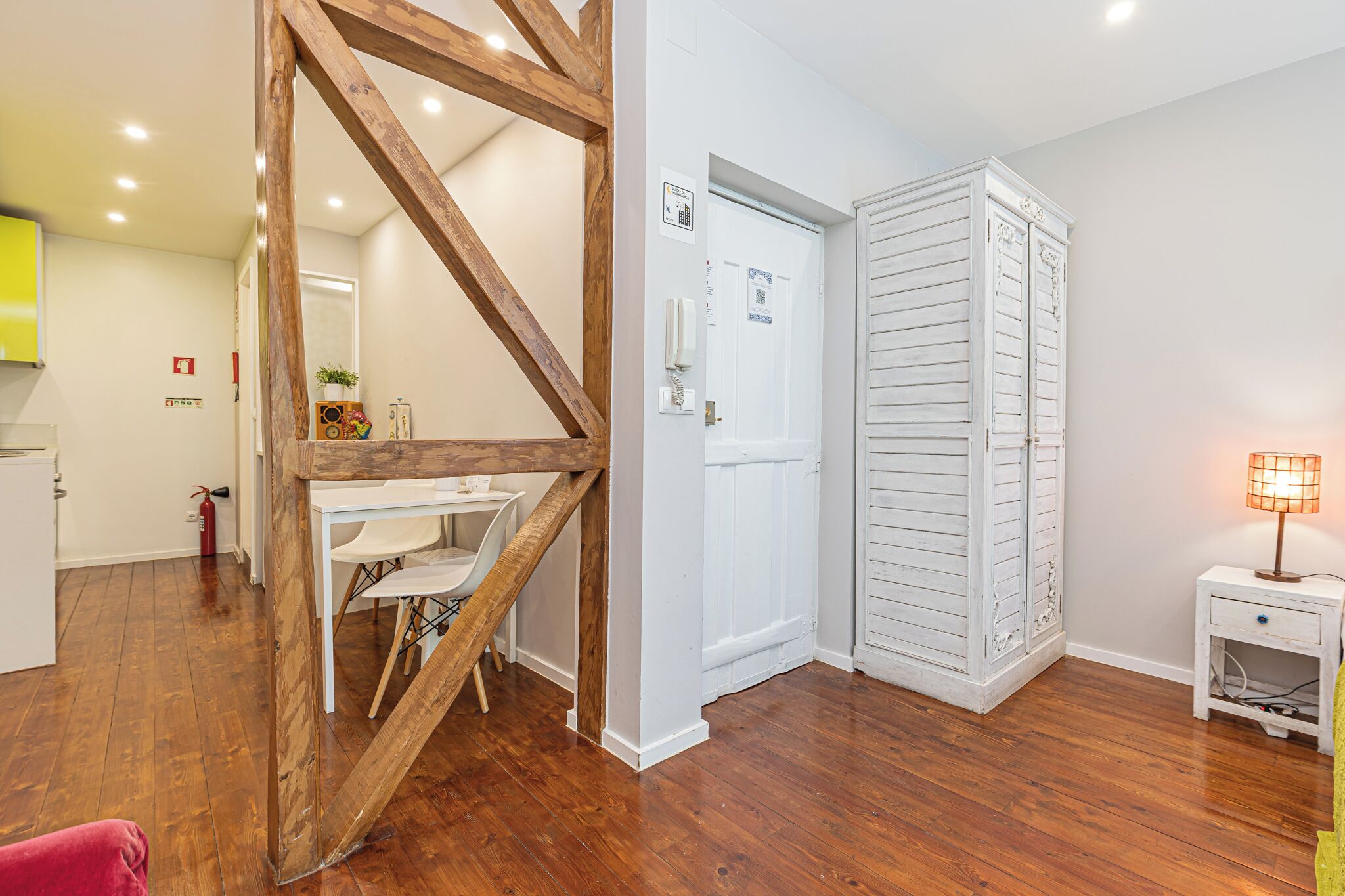 Appartamento Standard, 1 letto queen, aria condizionata, vista città (LS2) | 1 camera, con stile personalizzato, con arredamento individuale