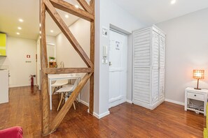 Standard Apartment, 1 Queen Bed, Air conditioning, City View (LS2) | 1 bedroom, individually decorated, individually furnished - Lisbon Core Apartments Bairro Alto (Lisbon)