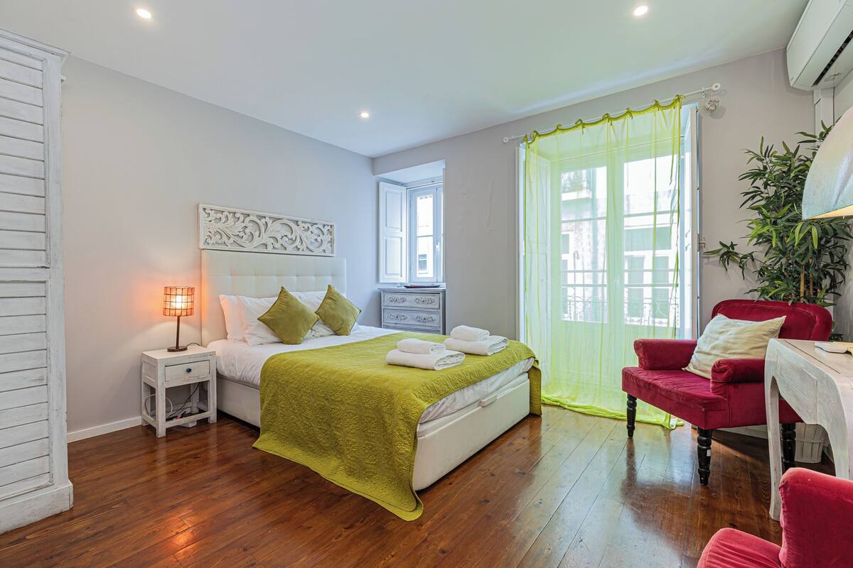 Standard Apartment, 1 Queen Bed, Air conditioning, City View (LS2) | 1 bedroom, individually decorated, individually furnished