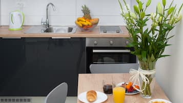 Superior Apartment, Sea View (M13) | In-room dining
