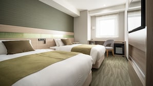 A hotel room with two beds, a desk, a chair, and a window. - Nest Hotel Hakata Station (Fukuoka)