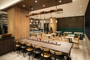 Desayuno buffet diario (JPY 1650 por persona)