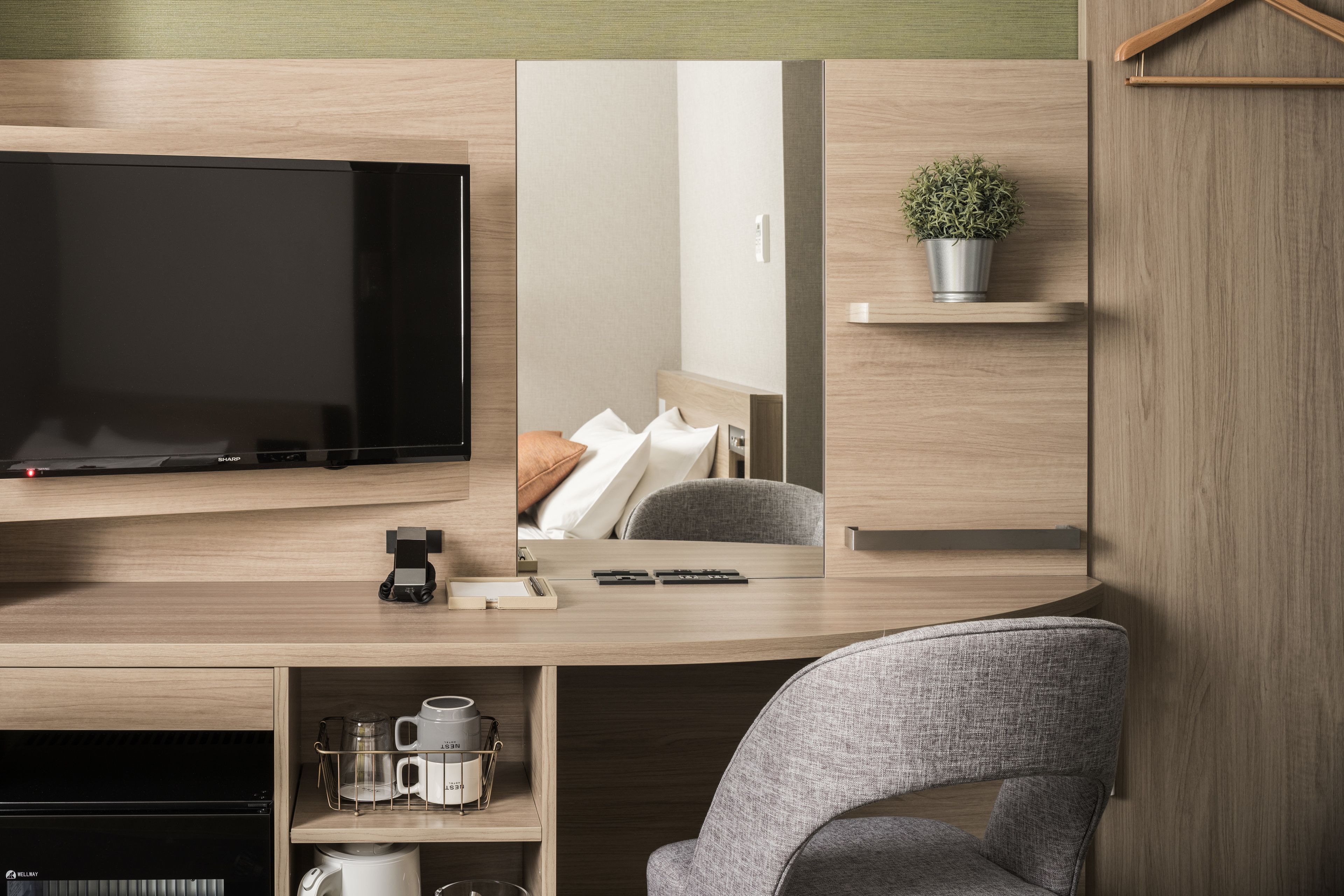 1 bedroom, down duvets, in-room safe, desk