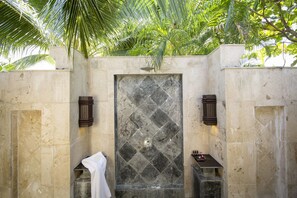 Bathroom shower - ROBINSON KHAO LAK (Takua Pa)