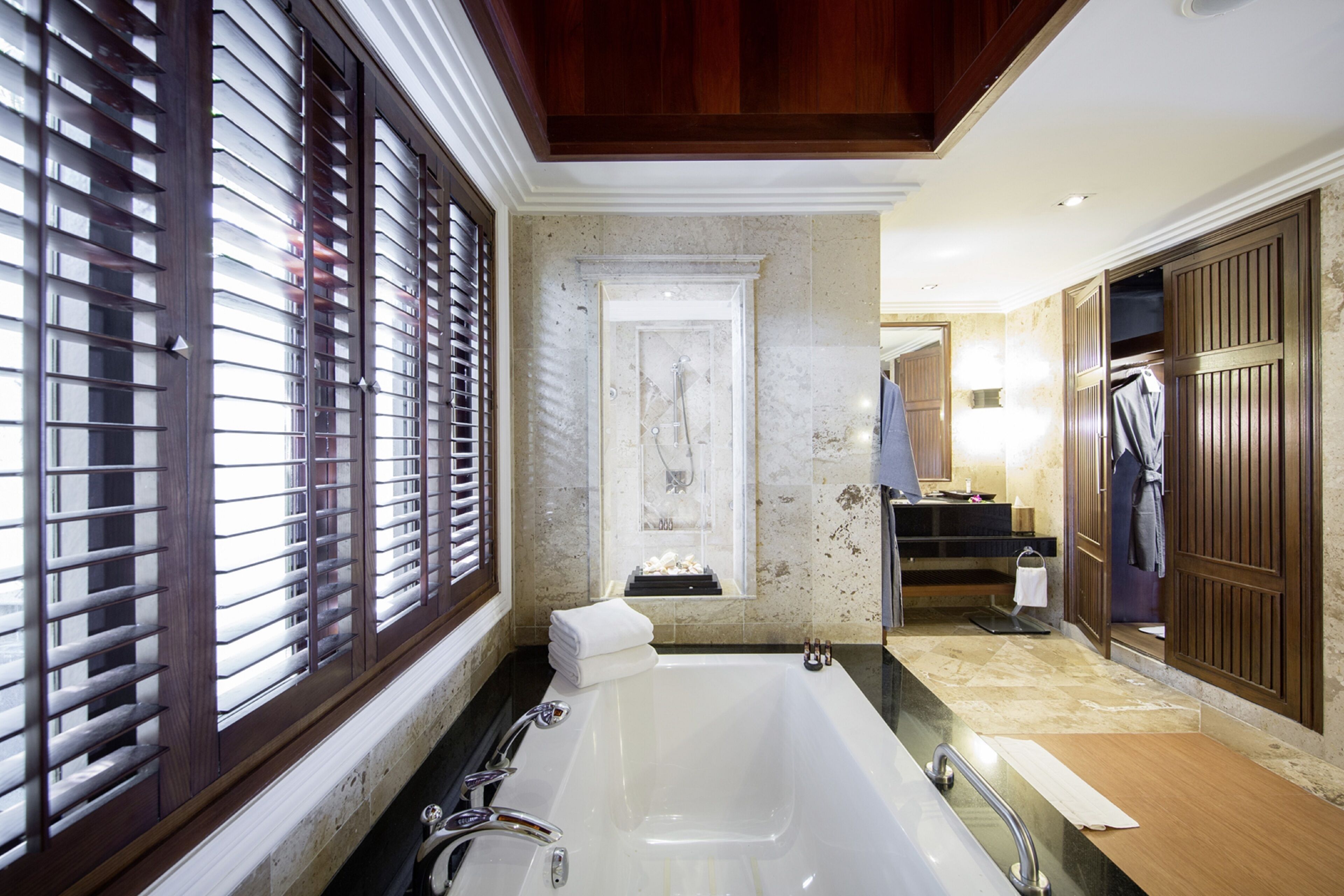 superior villa, oceanfront (pool) | bathroom | free toiletries, hair dryer, towels