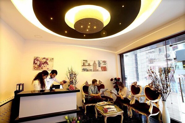 Quầy tiếp tân