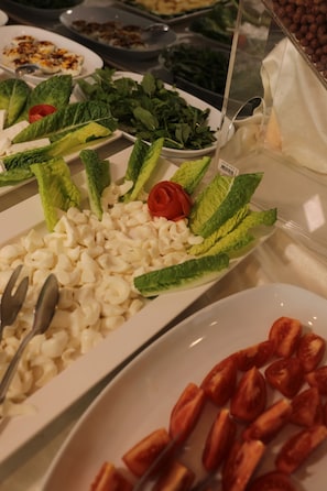 Breakfast buffet - Hotel Guven (Sanliurfa)